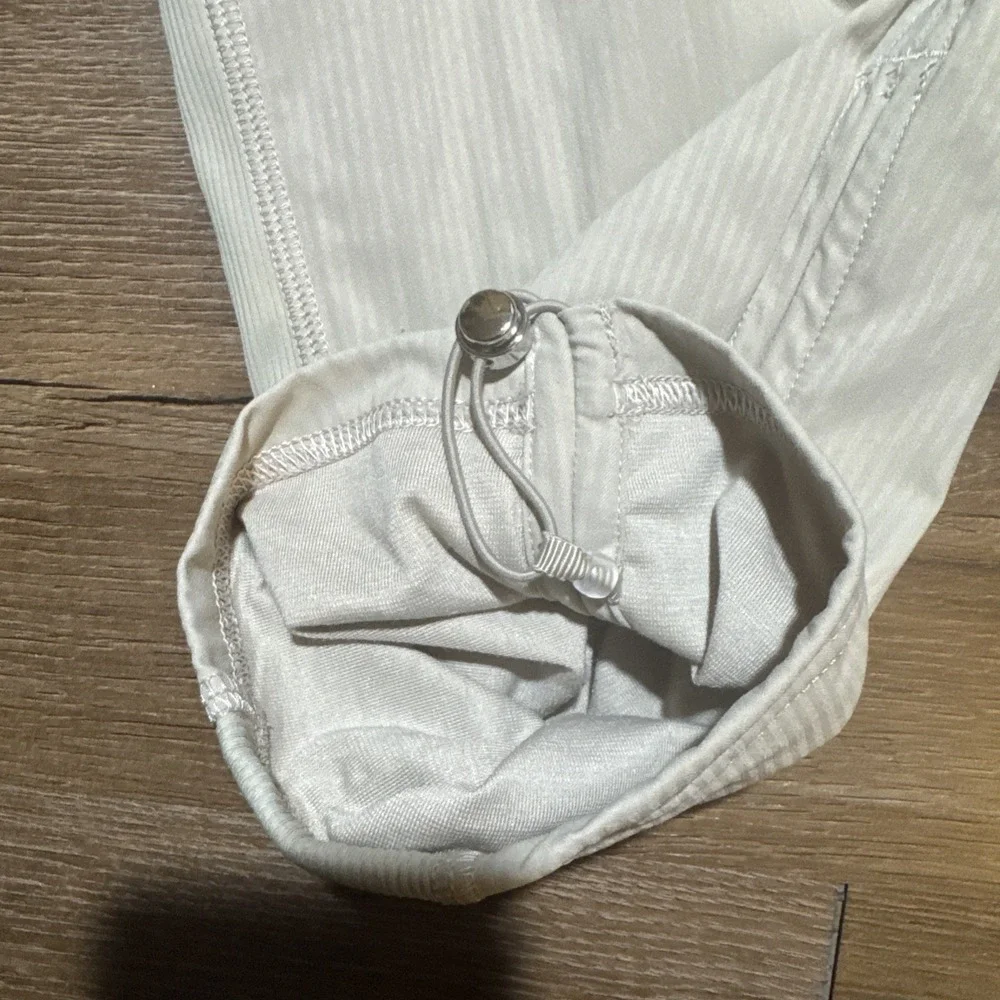 LULULEMON Dance Pant Studio Mid Rise Lined Crop  Size 2  25